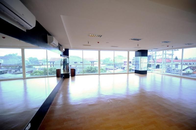 High Point Serviced 3*